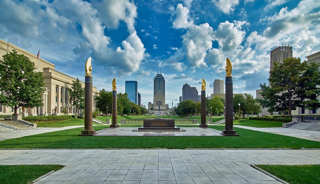 world war i memorial, indianapolis, indiana, america, landmark, nature, historic, city, urban, skyline, cityscape, sky, clouds, buildings, downtown, panorama