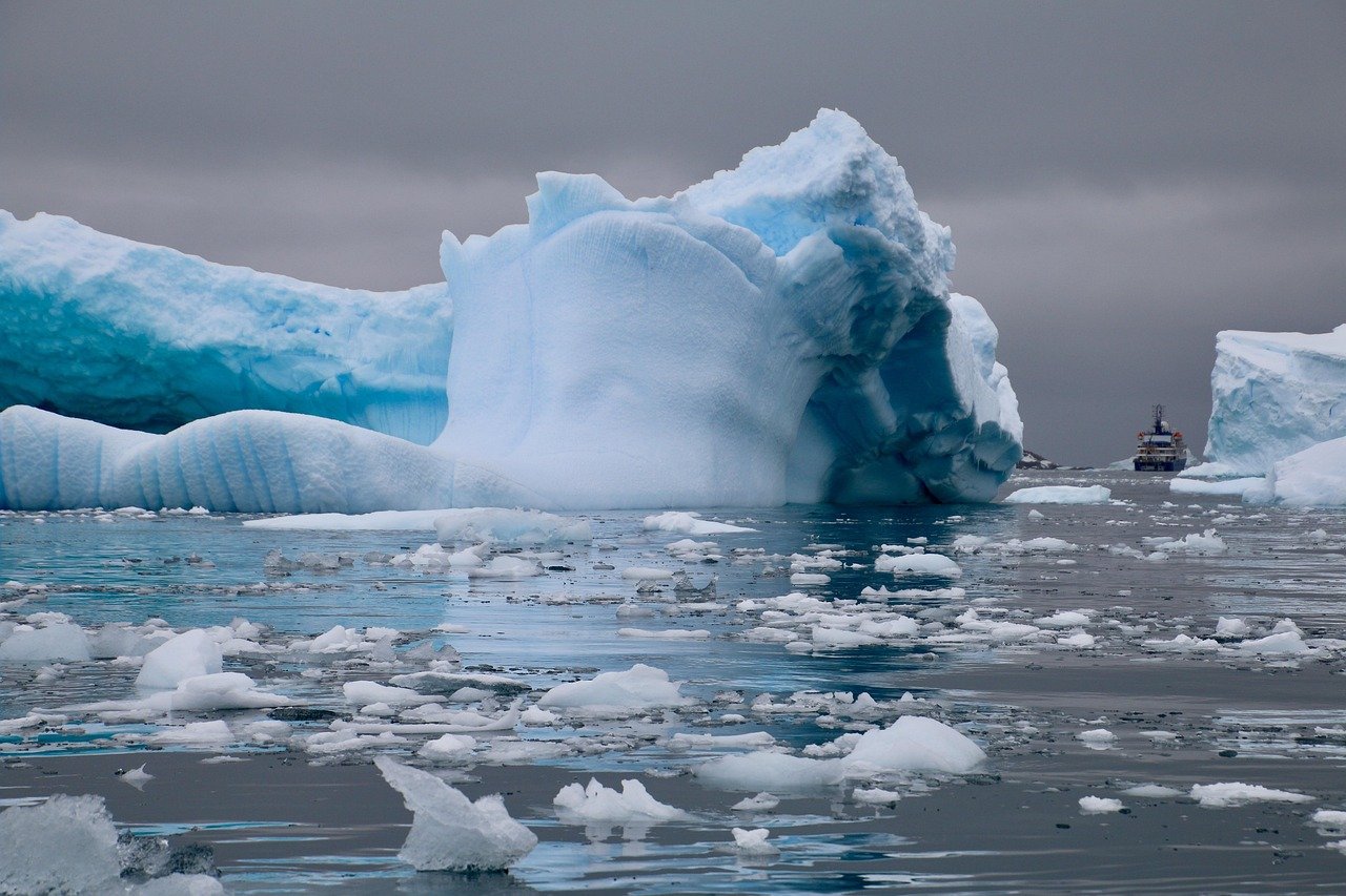 antarctica, antarctic peninsula, cierva cove, polar, expedition, ship, cruise, cruising, ice, iceberg, icebreaker, nature, water