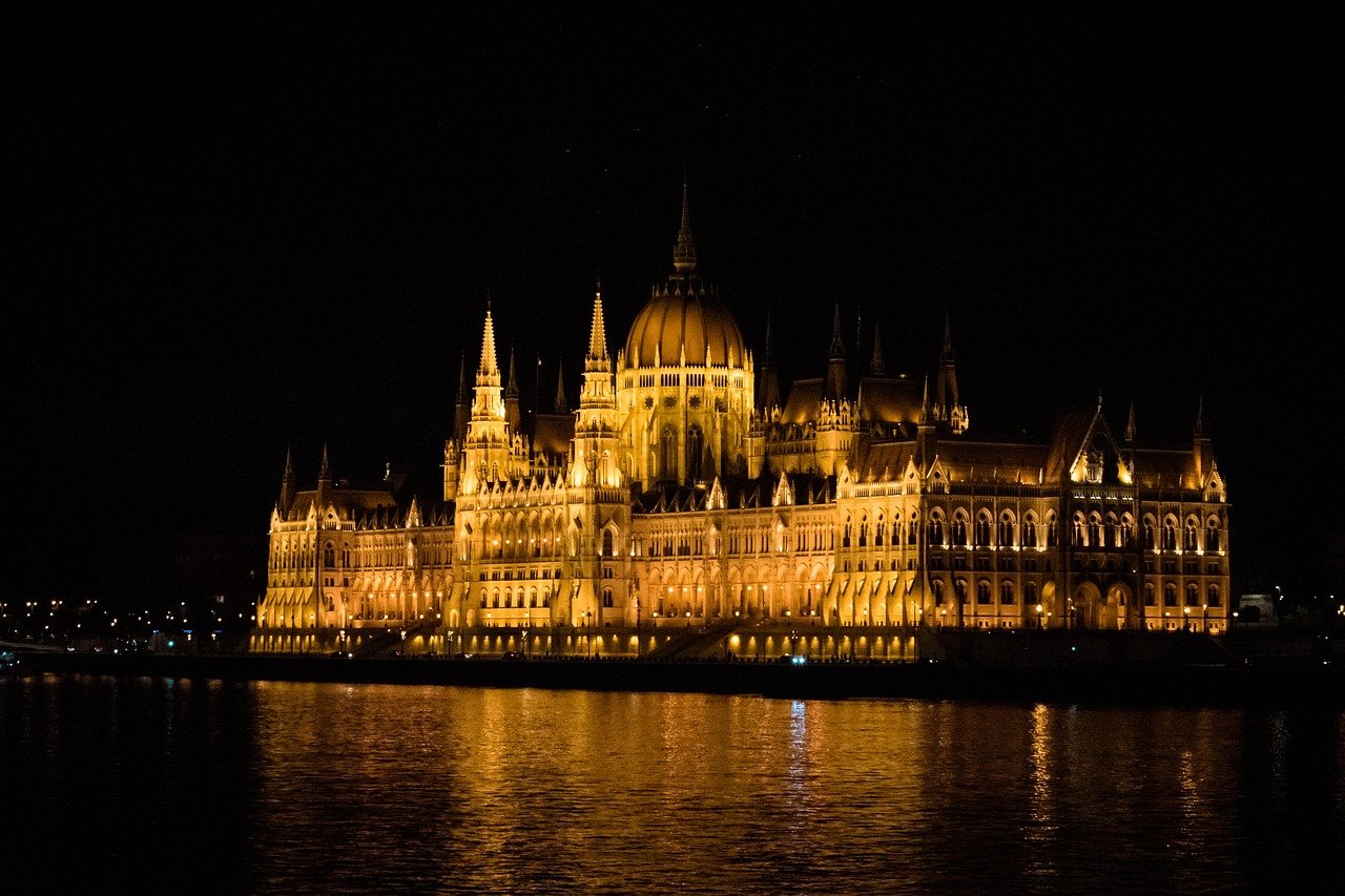 hungarian parliament building, night, cool backgrounds, laptop wallpaper, free wallpaper, wallpaper 4k, danube river, danube, wallpaper hd, 4k wallpaper, windows wallpaper, architecture, background, full hd wallpaper, 4k wallpaper 1920x1080, free background, hd wallpaper, budapest, desktop backgrounds, building, capital, mac wallpaper, city, cityscape, destination, downtown, beautiful wallpaper, europe, evening, government